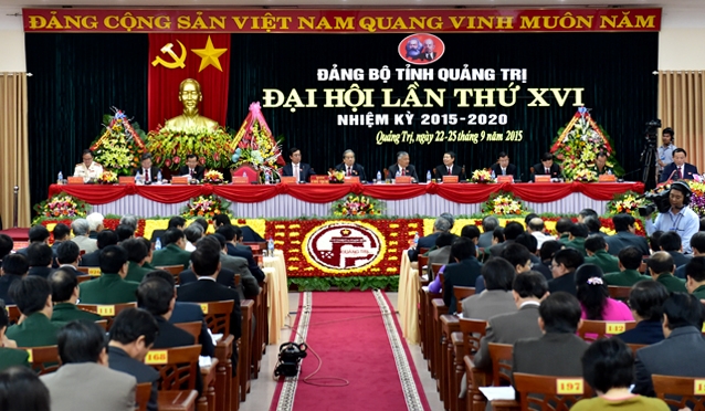 Premierminister Nguyen Tan Dung nimmt an der Parteisitzung der Provinz Quang Tri teil